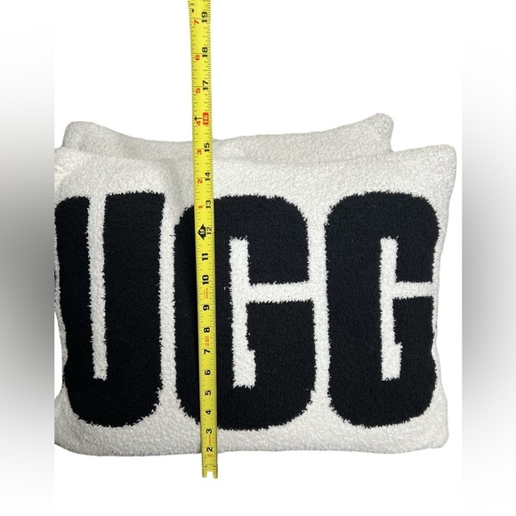 UGG Poppy Logo Pillow Set Of 2 - Picture 10 of 11